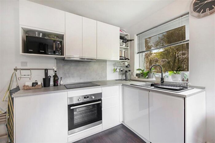 1 Bedroom Flat For Sale In Culvert Road, SW11