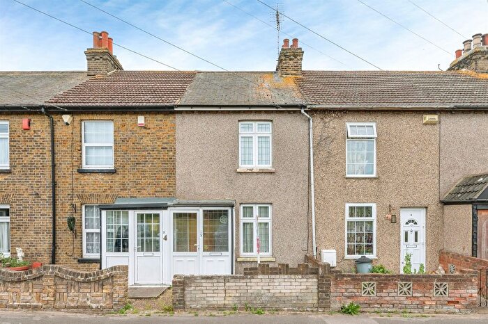 2 Bedroom Cottage For Sale In Wennington Road, Wennington, Rainham, RM13
