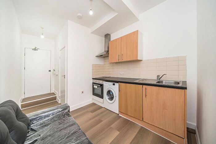 Studio To Rent In Streatham High Road, Streatham Hill, SW16
