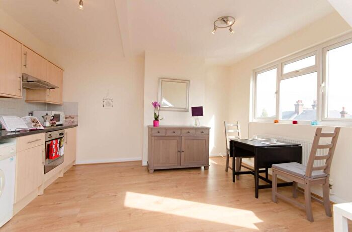 1 Bedroom Flat To Rent In Fordwych Road, , West Hampstead, London, NW2