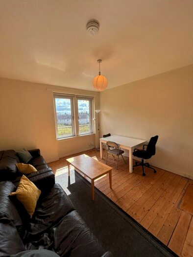 3 Bedroom Flat To Rent In Morgan Place, East End, Dundee, DD4