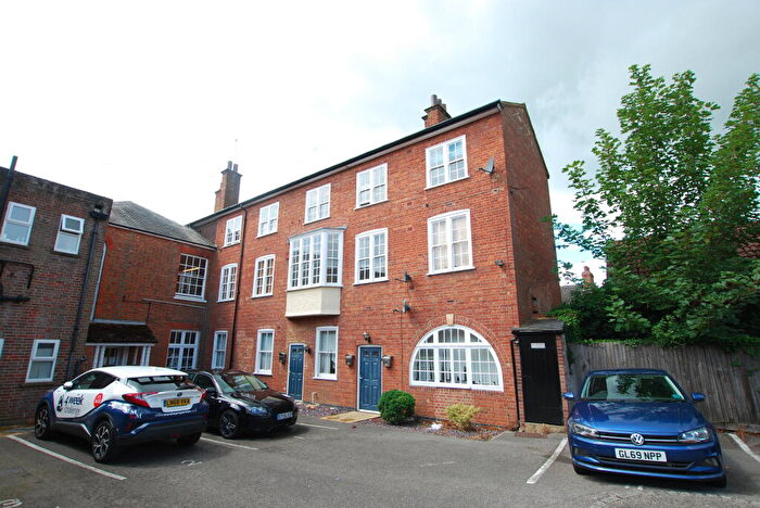 2 Bedroom Apartment To Rent In Bakehouse Mews, LU7