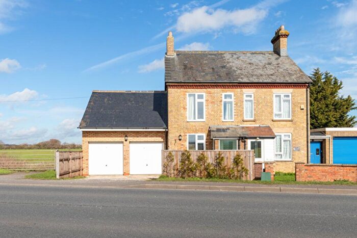 3 Bedroom Semi-Detached House For Sale In Sandy Road, Willington, Bedford, MK44