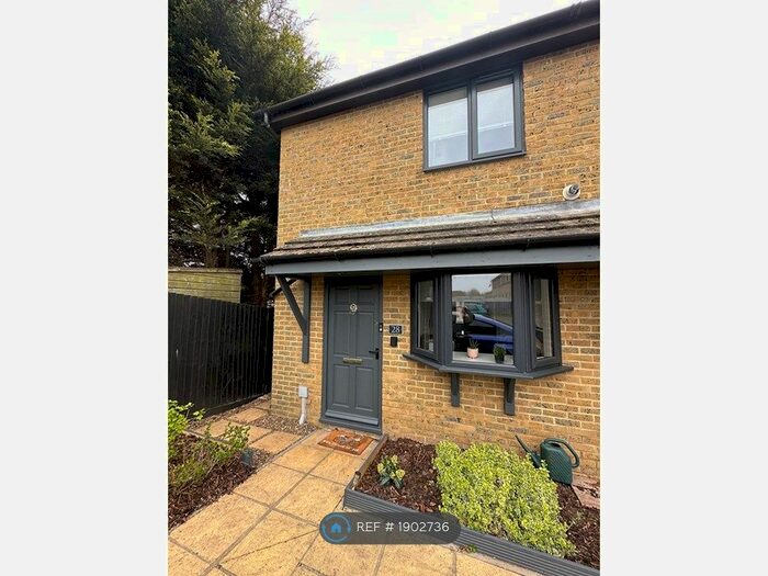 2 Bedroom Semi-Detached House To Rent In Alexander Close, Sandwich, CT13