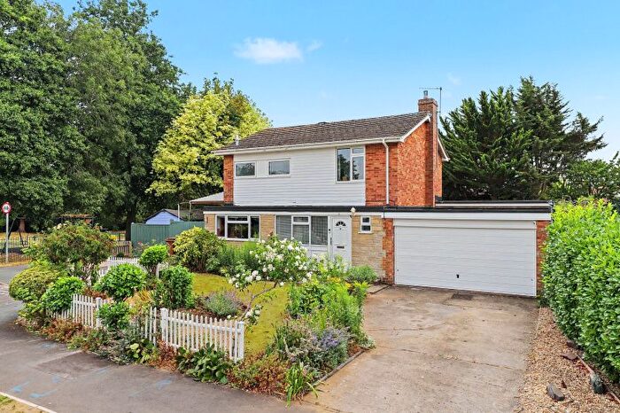 3 Bedroom Detached House For Sale In Fir Tree Close, Southmoor, OX13