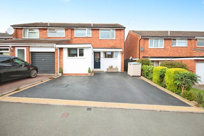 4 Bedroom Semi-Detached House For Sale In Kirton Close, Whitnash, Leamington Spa, CV31