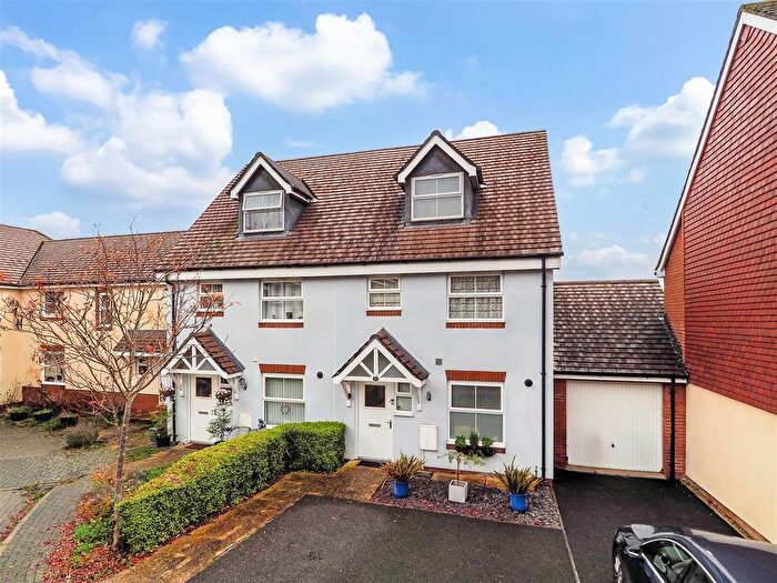 3 Bedroom Semi Detached House For Sale In Yarrow Close, Andover, SP11