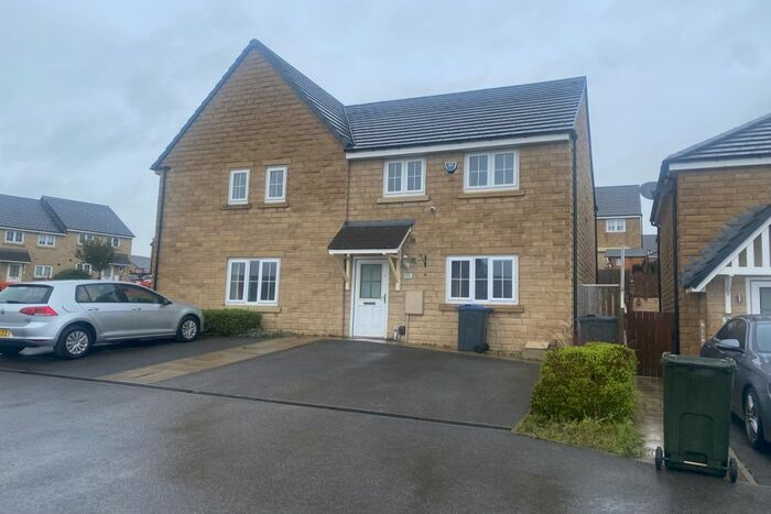 3 Bedroom Semi-Detached House To Rent In The Knoll, Keighley, West Yorkshire, BD22