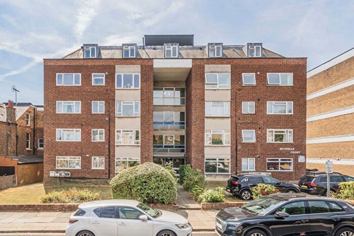 2 Bedroom Flat To Rent In Torrington Park, North Finchley, N12