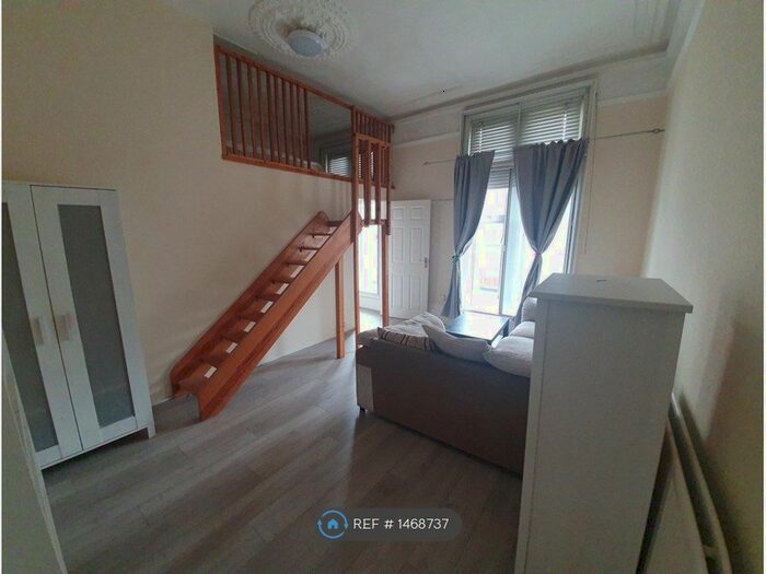 Studio To Rent In Archway Road, London, N6