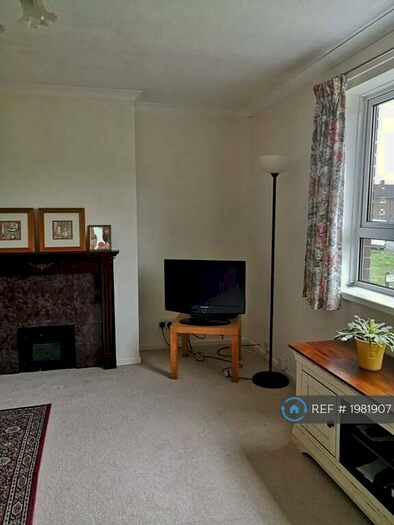 2 Bedroom Maisonette To Rent In Trussell Crescent, Winchester, SO22