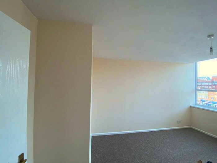 1 Bedroom Flat To Rent In Surrey Street, Southsea, Hampshire, PO1