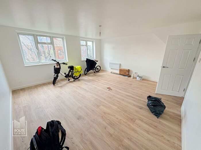 3 Bedroom Flat To Rent In Kennedy Avenue, Enfield, EN3