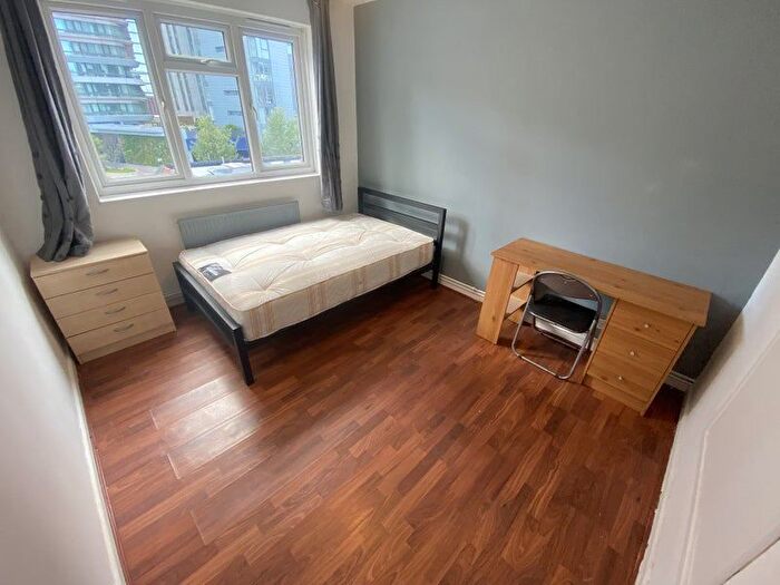 3 Bedroom Flat For Sale In Buxton Court, Thoresby Street, Hoxton, N1