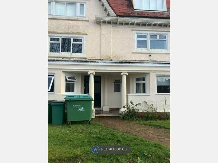2 Bedroom Flat To Rent In Grimston Gardens, Folkestone CT20