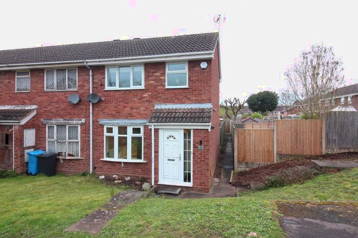 2 Bedroom Terraced House For Sale In Lanes Close, Wombourne, Wolverhampton, WV5