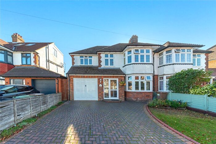 4 Bedroom Semi-detached House For Sale In St. Martins Avenue, Luton, Bedfordshire, LU2