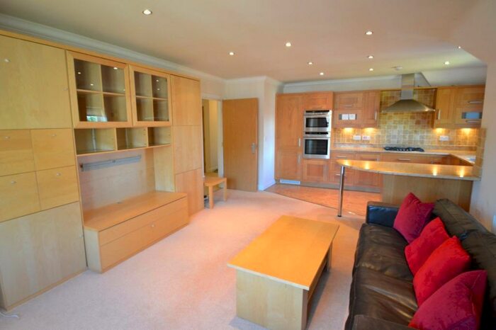 2 Bedroom Apartment To Rent In Roselands, Harboro Road, Sale, M33