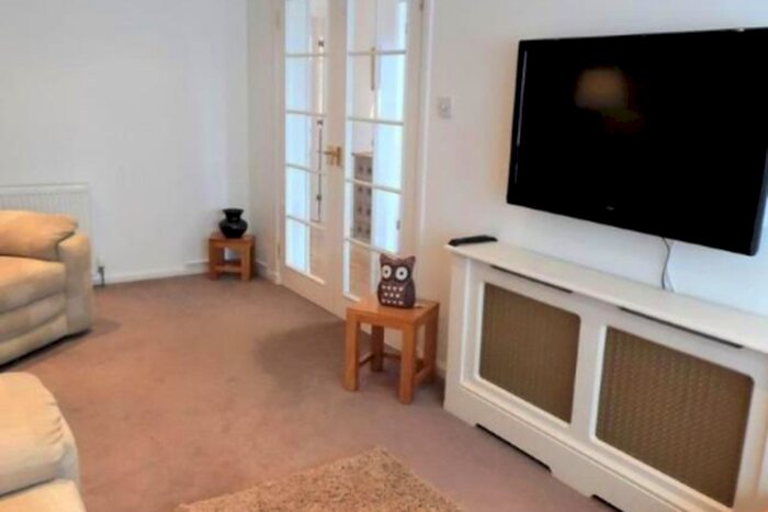 4 Bedroom Flat To Rent In E1