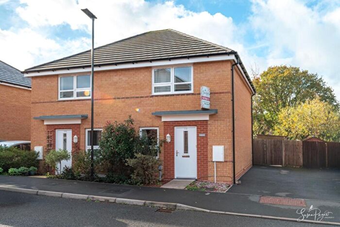 3 Bedroom Semi Detached House For Sale In Wintergreen Gardens, Newport, PO30