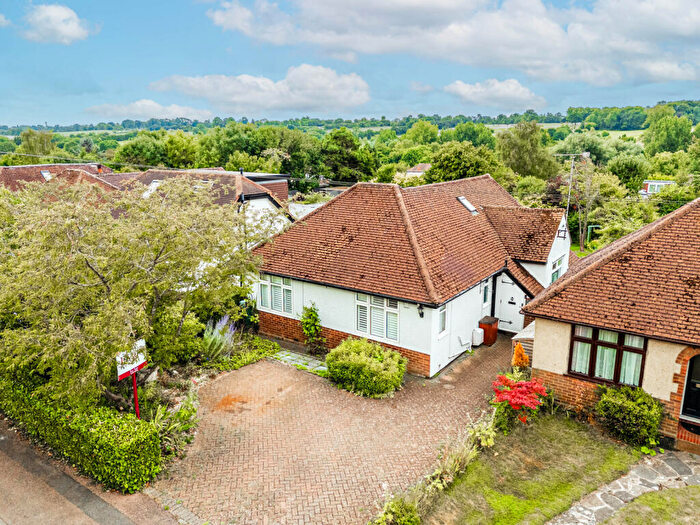 2 Bedroom Bungalow For Sale In Marshalls Way, Wheathampstead, St. Albans, Hertfordshire, AL4