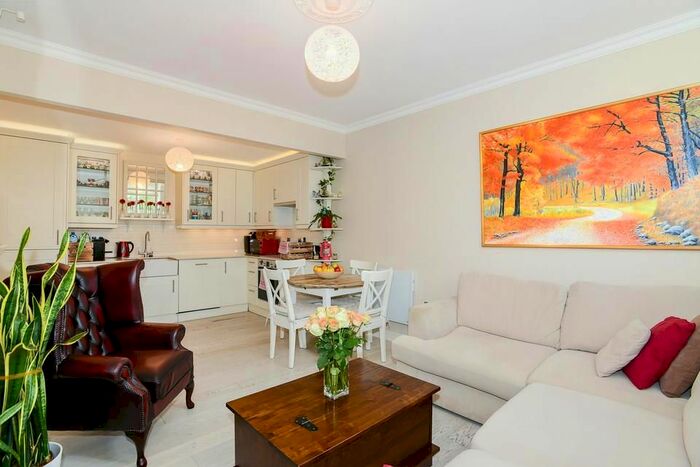 3 Bedroom Semi-Detached House To Rent In Romford Road, London, E15