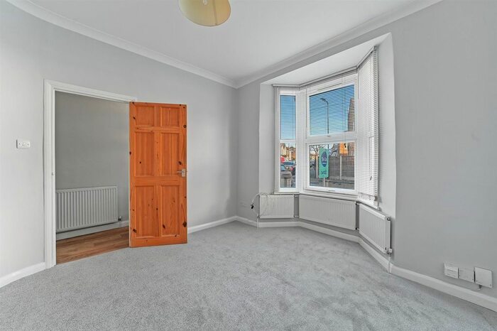 3 Bedroom Terraced House To Rent In Edinburgh Road, Walthamstow, London E17