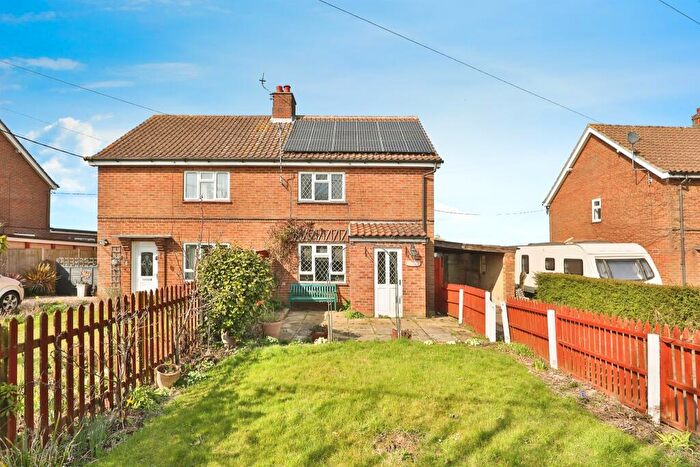 3 Bedroom Semi-Detached House For Sale In School Plain, Scarning, Dereham, NR19