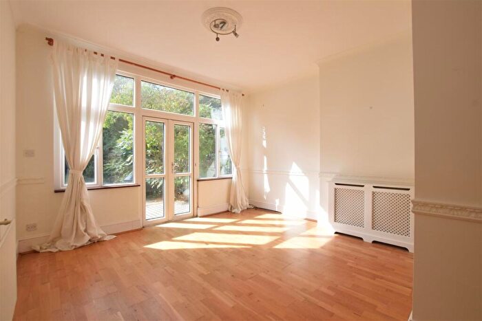 1 Bedroom Maisonette To Rent In Camborne Road, Sutton, SM2