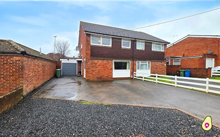 4 Bedroom Semi Detached House For Sale In New Road, Sandhurst, Berkshire, GU47