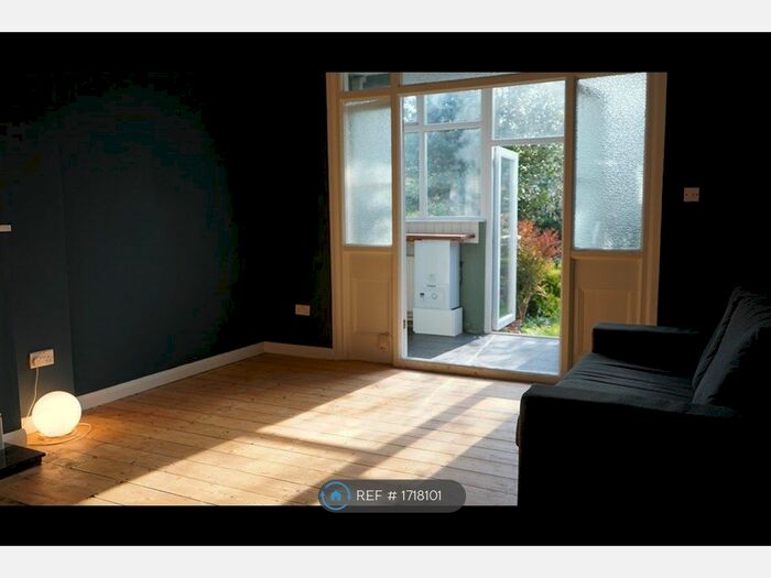 1 Bedroom Flat To Rent In Ferme Park Rd., London, N4