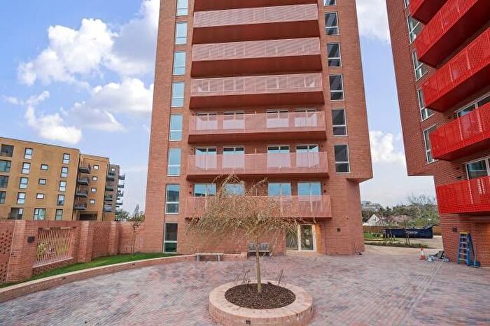 1 Bedroom Flat To Rent In New Road Triangle, Feltham, TW13