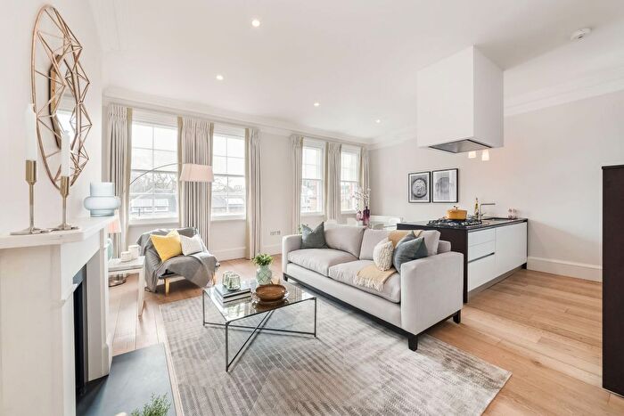 2 Bedroom Flat To Rent In Green Street, London, W1K