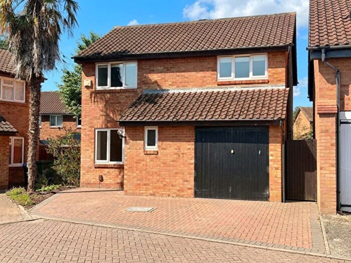4 Bedroom Detached House For Sale In Wakefield Close, Neath Hill, MK14