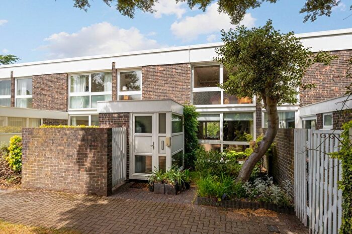 3 Bedroom Terraced House To Rent In Brackley, Weybridge, KT13