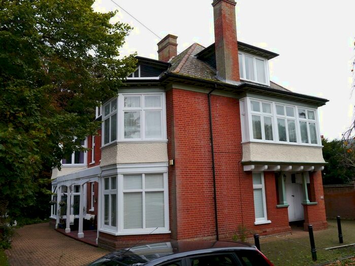 2 Bedroom Flat To Rent In Rose Hill Crescent, Ipswich, Suffolk, IP3