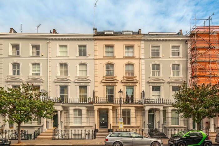 2 Bedroom Flat To Rent In Arundel Gardens, Notting Hill, London, W11