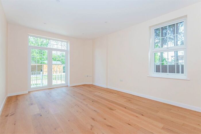 1 Bedroom Flat To Rent In Springfield House, Hayes End Road, Hayes, UB4