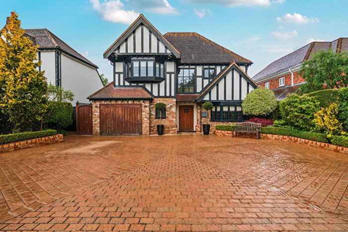 4 Bedroom Detached House For Sale In The Glen, Orpington, Kent, BR6