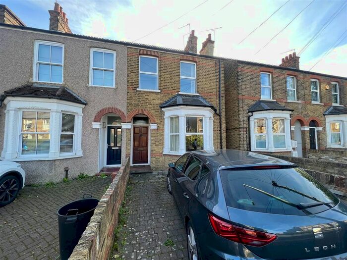 3 Bedroom Semi-Detached House To Rent In The Greenway, Uxbridge, UB8