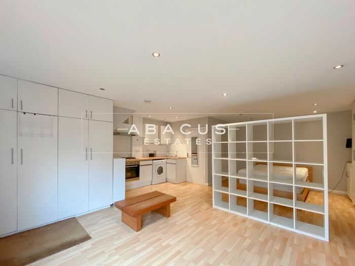 Studio To Rent In Victoria Mews, Kilburn, NW6