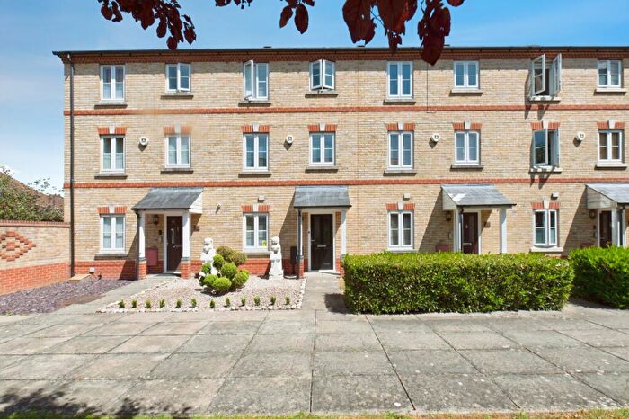 3 Bedroom Terraced House For Sale In Medina Square, Surrey, KT19