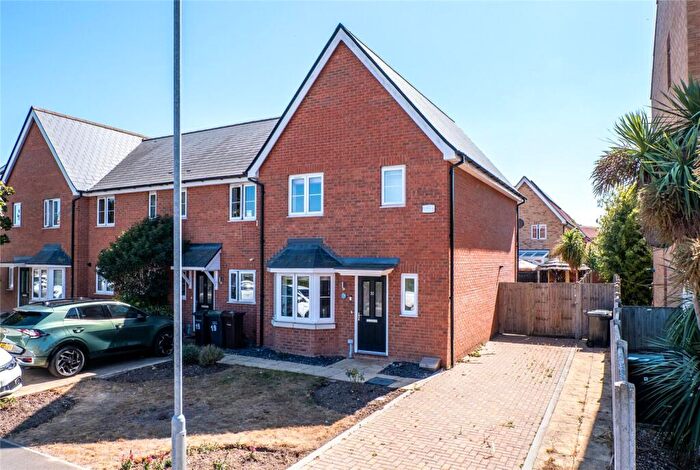 3 Bedroom End Of Terrace House For Sale In Lodding Salts Road, Gravesend, Kent, DA12