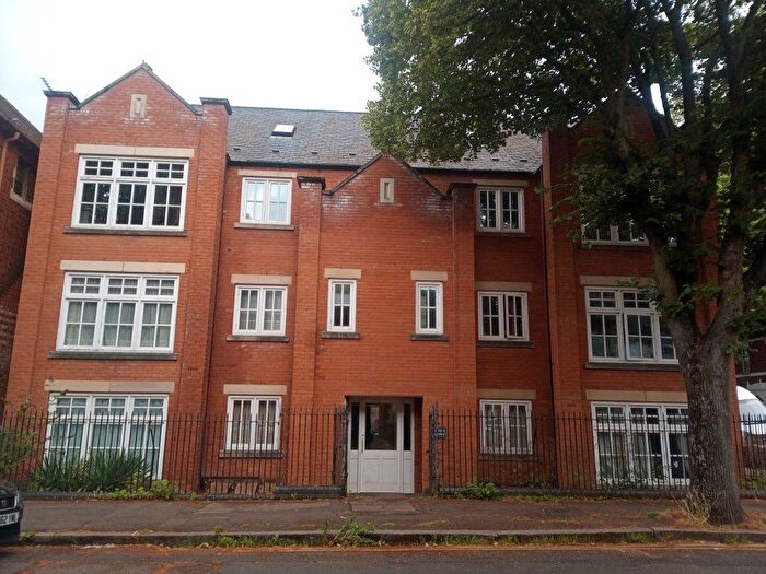 2 Bedroom Flat To Rent In St. Peters Avenue, Kettering, NN16