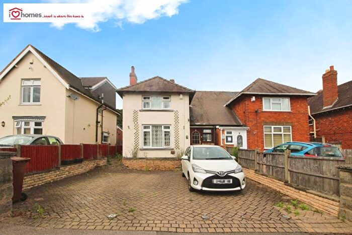 3 Bedroom Semi-Detached House For Sale In Lincoln Road, Walsall, WS1