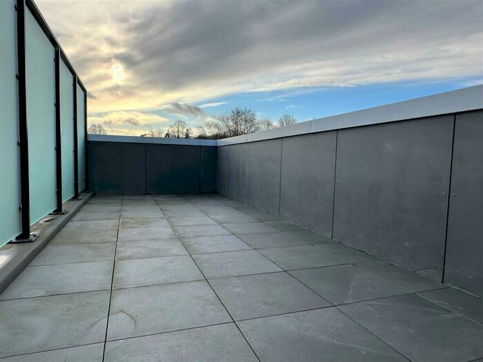 2 Bedroom Apartment To Rent In Chalfont Park, SL9