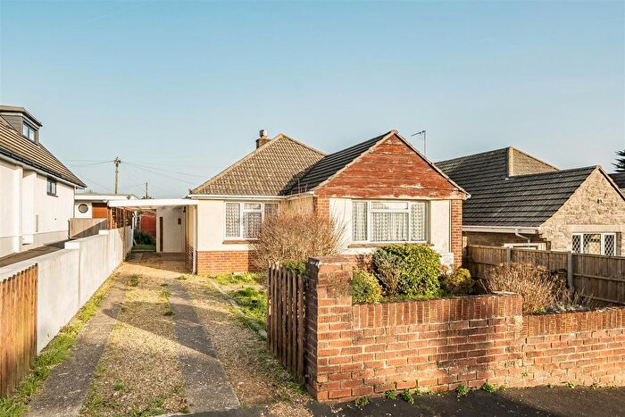 2 Bedroom Bungalow For Sale In Bay Crescent, Swanage, BH19