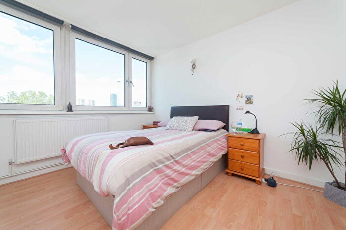 3 Bedroom Flat For Sale In Tawny Way, London, SE16