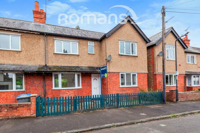 3 Bedroom Semi-Detached House To Rent In Raymond Road, SL6