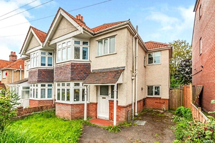6 Bedroom House To Rent In Ripstone Gardens, Southampton, Hampshire, SO17